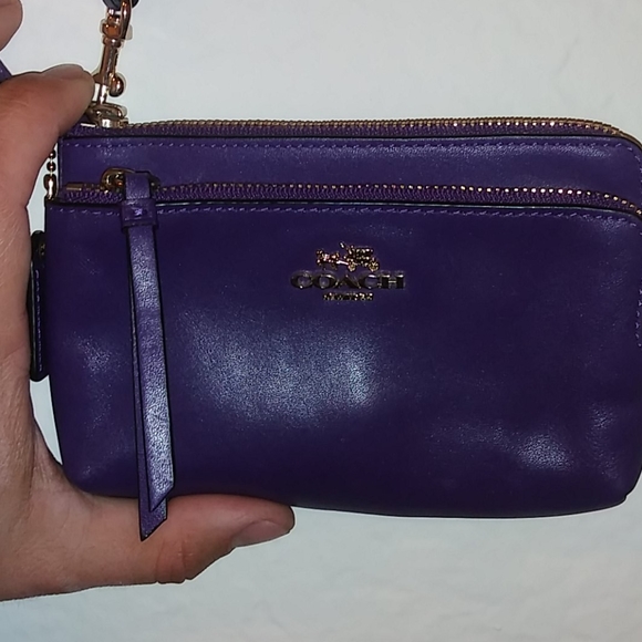 Coach leather wristlet-plum purple
